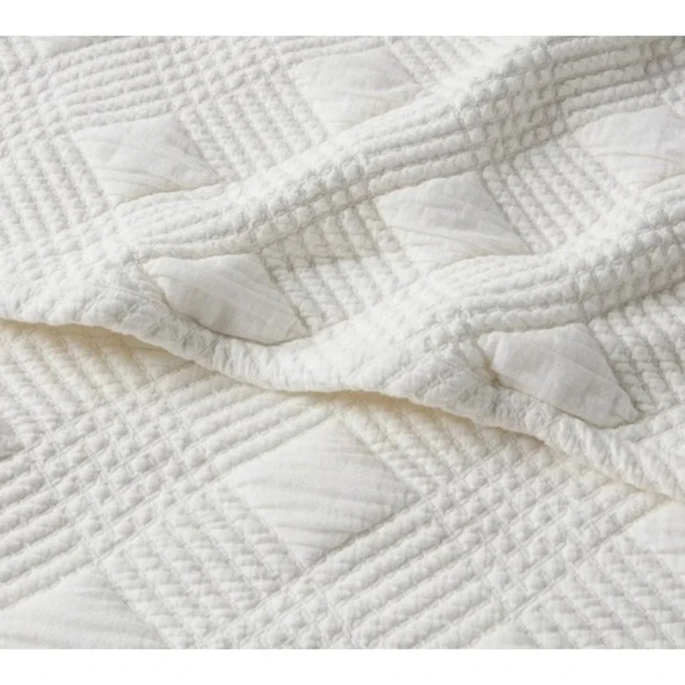 King Diamond Matelasse Gauze Quilt Ivory - Threshold
